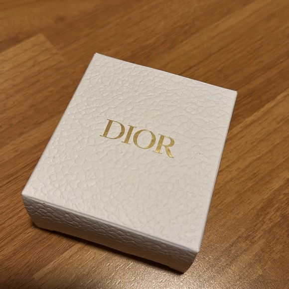 New Christian Dior Pink Silk Scrunchie - Picture 3 of 3